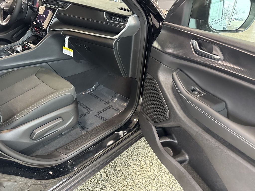 2026 Jeep Grand Cherokee GRAND CHEROKEE LAREDO X 4X4