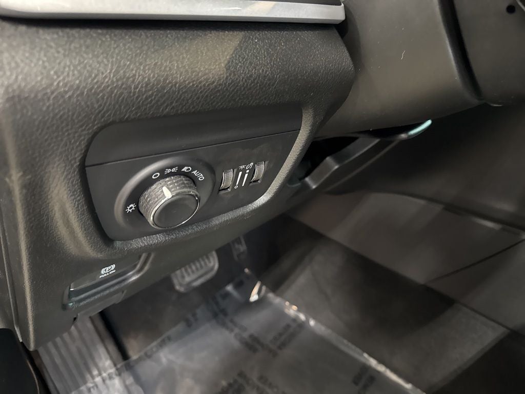 2026 Jeep Grand Cherokee GRAND CHEROKEE LAREDO X 4X4