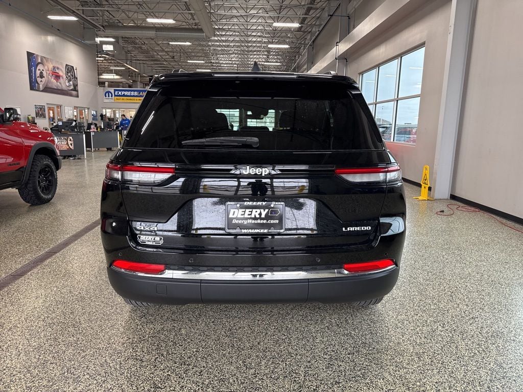 2026 Jeep Grand Cherokee GRAND CHEROKEE LAREDO X 4X4