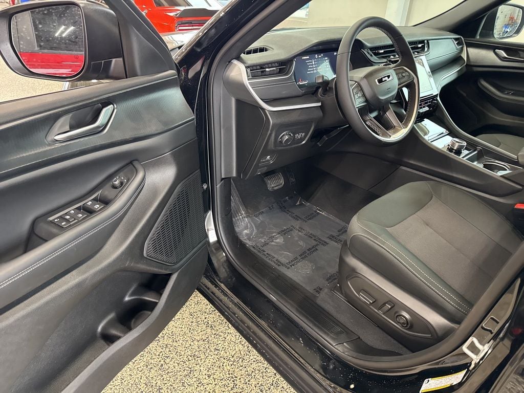 2026 Jeep Grand Cherokee GRAND CHEROKEE LAREDO X 4X4