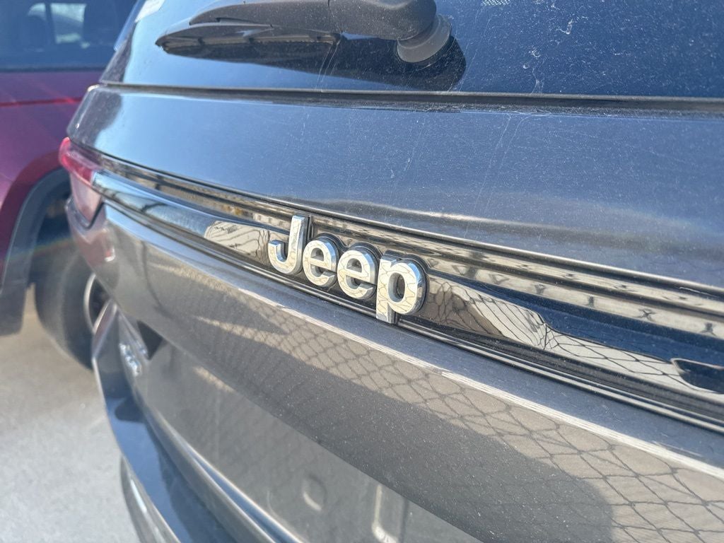 2023 Jeep Grand Cherokee Laredo 4x4