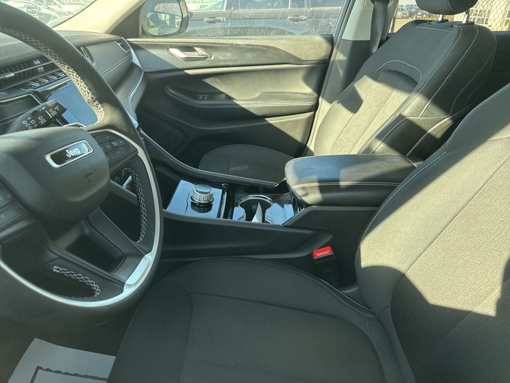 2023 Jeep Grand Cherokee Laredo 4x4