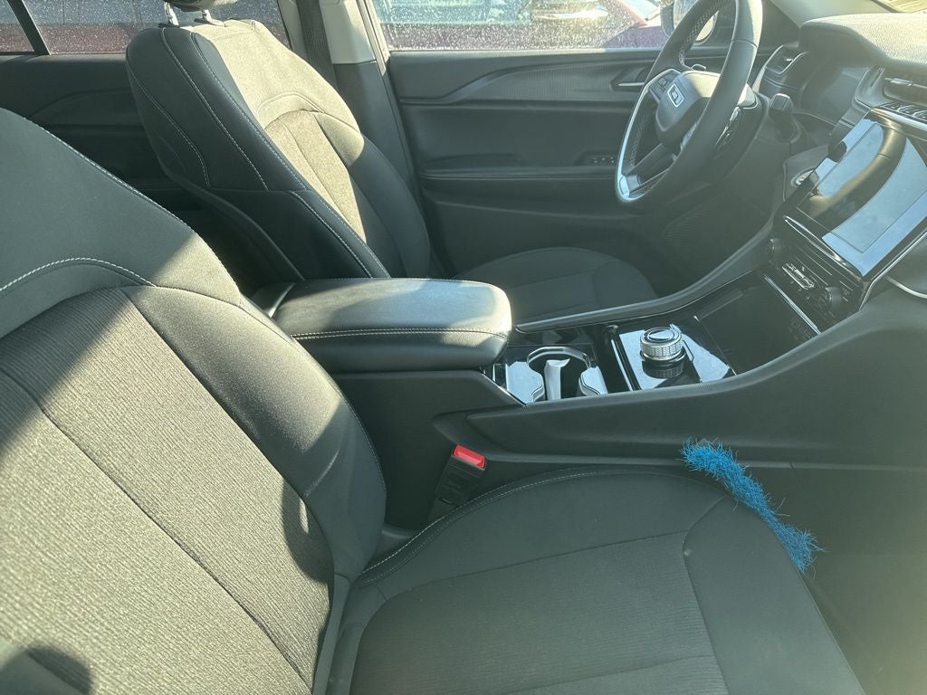 2023 Jeep Grand Cherokee Laredo 4x4