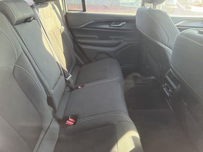 2023 Jeep Grand Cherokee Laredo 4x4