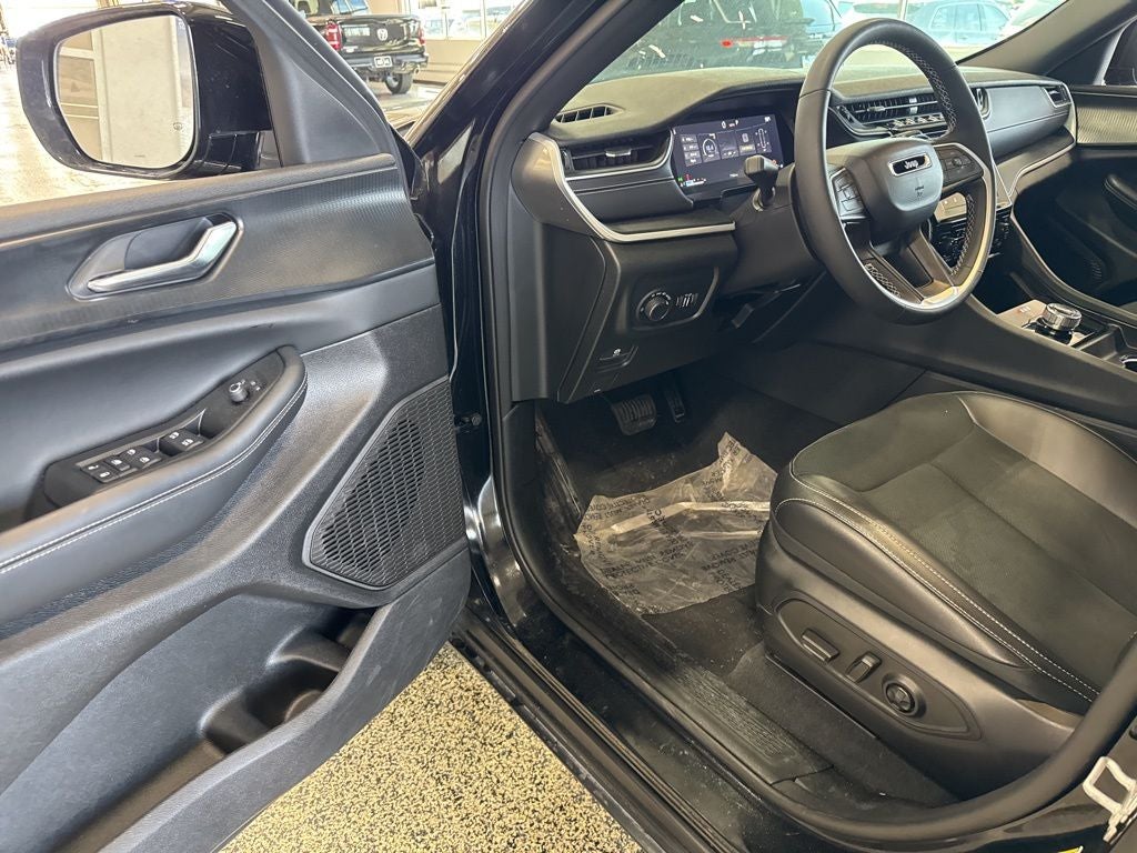 2025 Jeep Grand Cherokee Altitude X 4x4