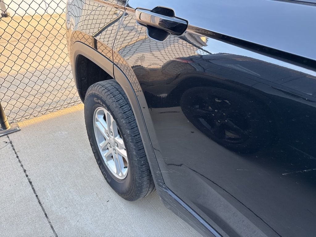 2023 Jeep Grand Cherokee Laredo 4x4