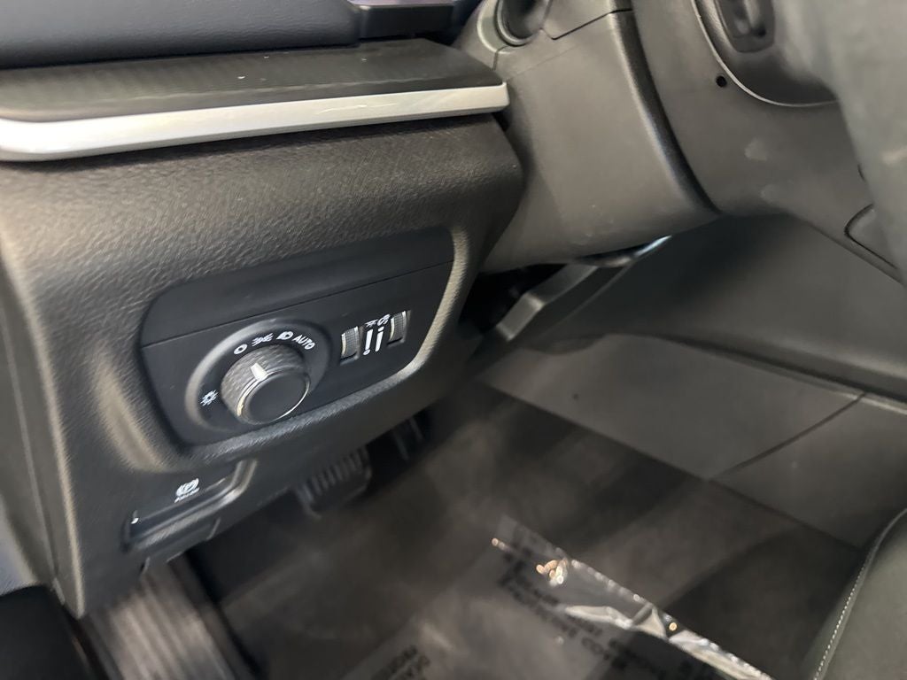 2023 Jeep Grand Cherokee Laredo 4x4