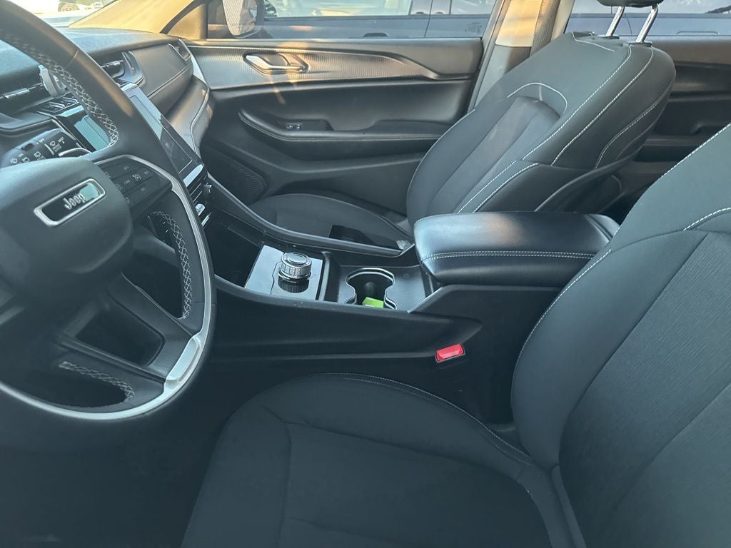 2023 Jeep Grand Cherokee Laredo 4x4