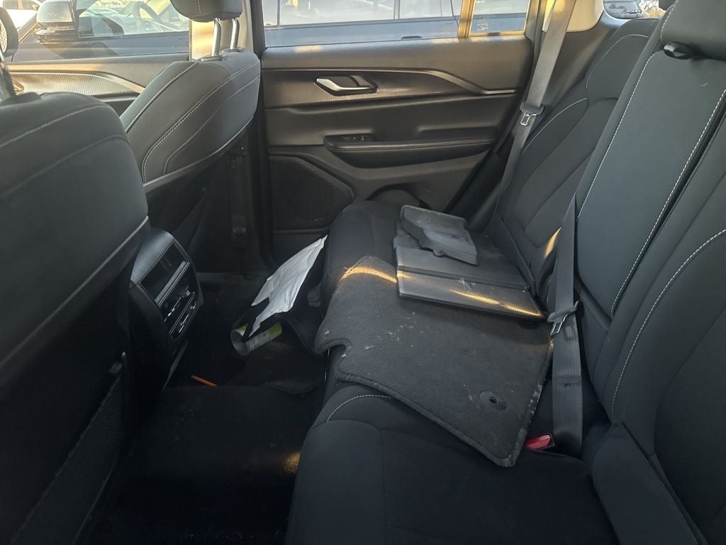 2023 Jeep Grand Cherokee Laredo 4x4