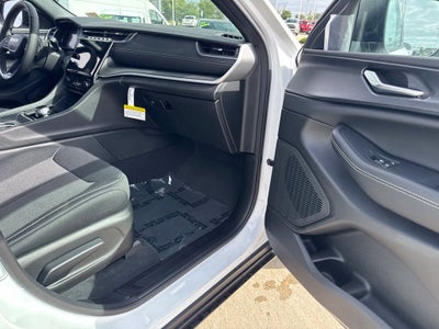 2027 Jeep Grand Cherokee GRAND CHEROKEE LAREDO X 4X4