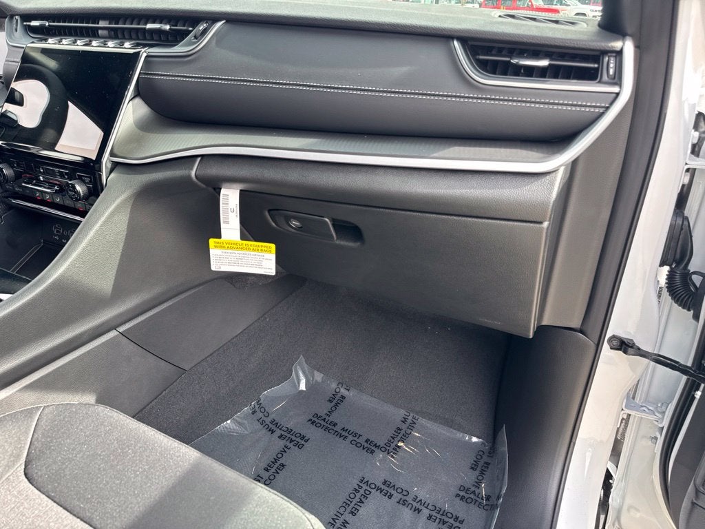 2027 Jeep Grand Cherokee GRAND CHEROKEE LAREDO X 4X4