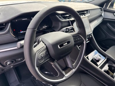 2027 Jeep Grand Cherokee GRAND CHEROKEE LAREDO X 4X4