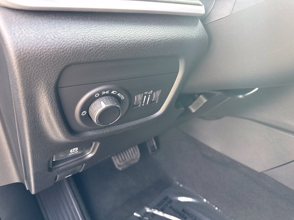 2027 Jeep Grand Cherokee GRAND CHEROKEE LAREDO X 4X4
