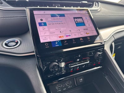 2027 Jeep Grand Cherokee GRAND CHEROKEE LAREDO X 4X4