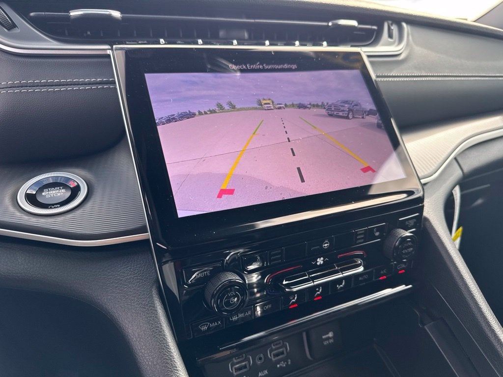 2027 Jeep Grand Cherokee GRAND CHEROKEE LAREDO X 4X4