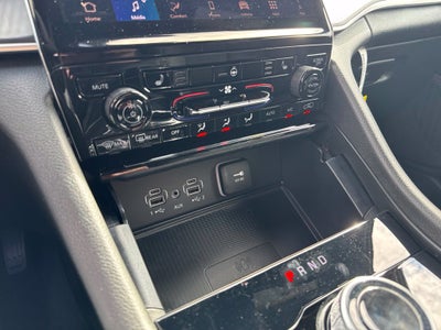 2027 Jeep Grand Cherokee GRAND CHEROKEE LAREDO X 4X4