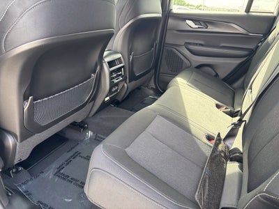 2027 Jeep Grand Cherokee GRAND CHEROKEE LAREDO X 4X4
