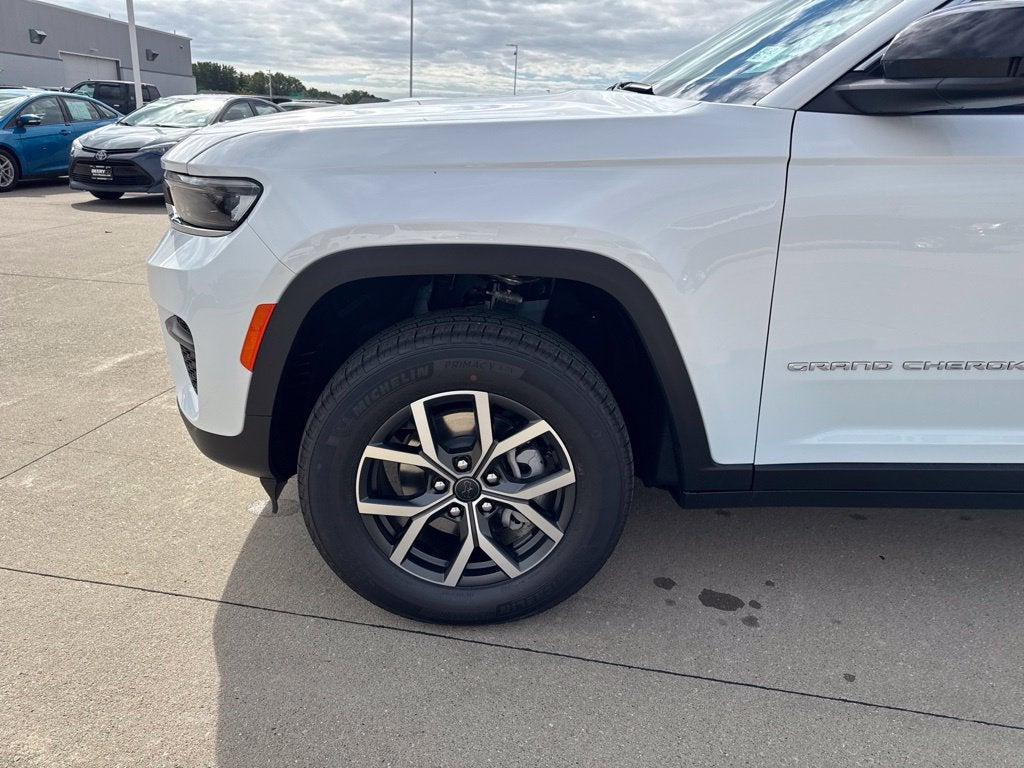 2027 Jeep Grand Cherokee GRAND CHEROKEE LAREDO X 4X4