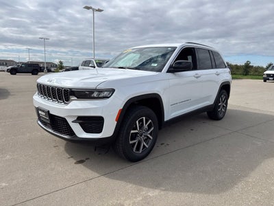 2027 Jeep Grand Cherokee GRAND CHEROKEE LAREDO X 4X4