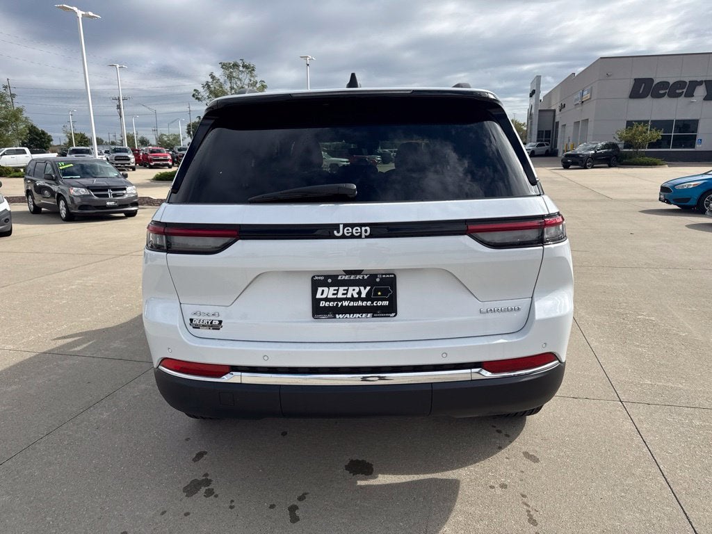 2027 Jeep Grand Cherokee GRAND CHEROKEE LAREDO X 4X4