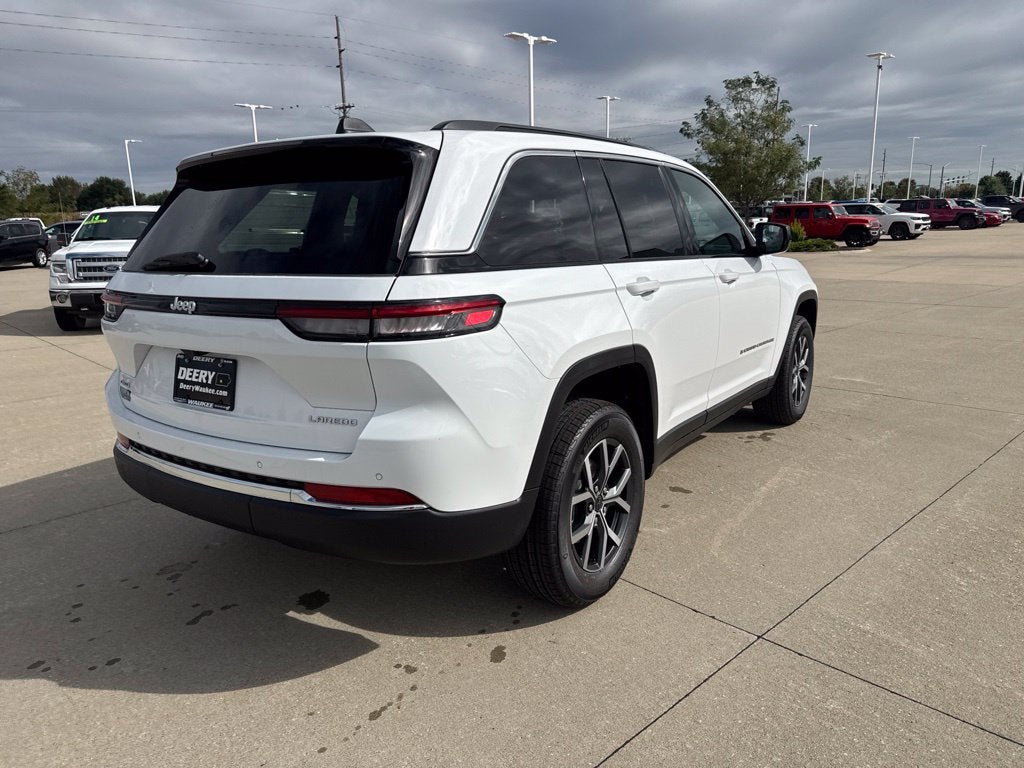 2027 Jeep Grand Cherokee GRAND CHEROKEE LAREDO X 4X4