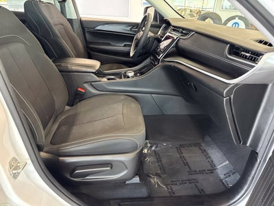 2023 Jeep Grand Cherokee Laredo 4x4