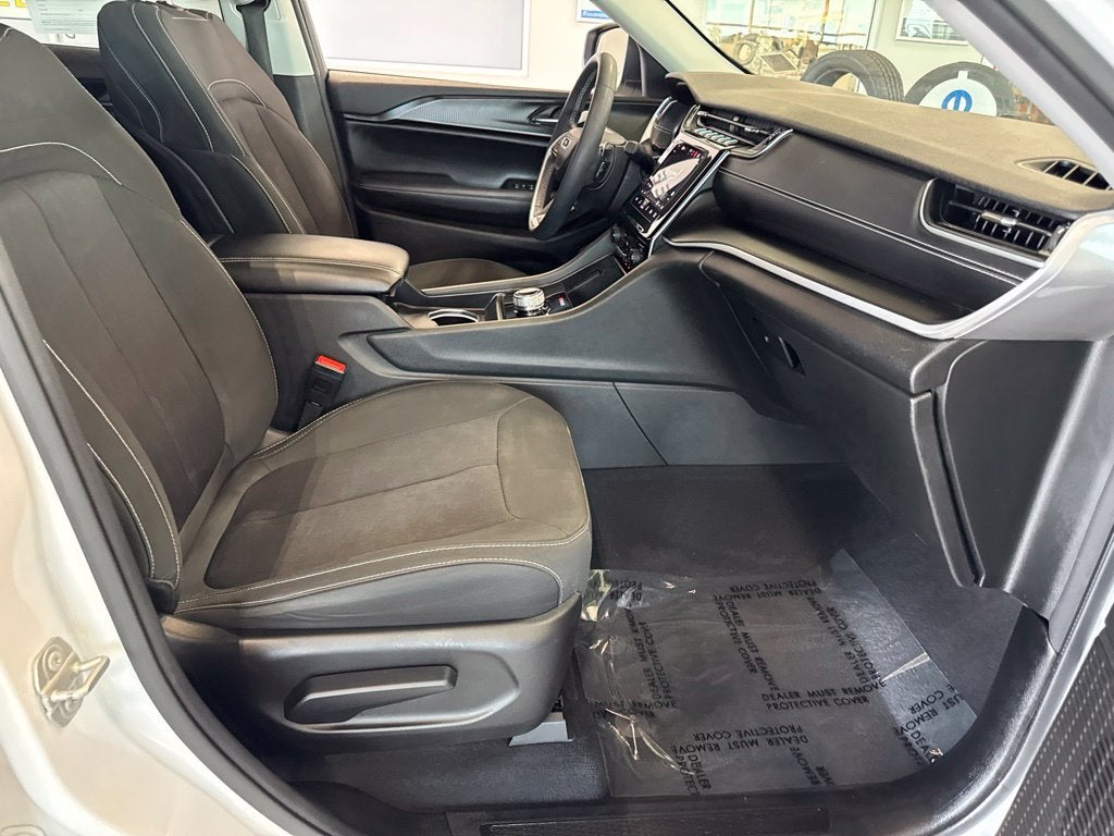 2023 Jeep Grand Cherokee Laredo 4x4