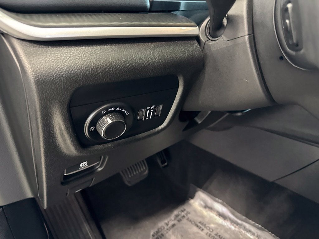 2023 Jeep Grand Cherokee Laredo 4x4