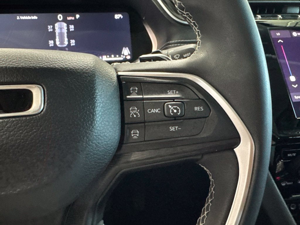2023 Jeep Grand Cherokee Laredo 4x4