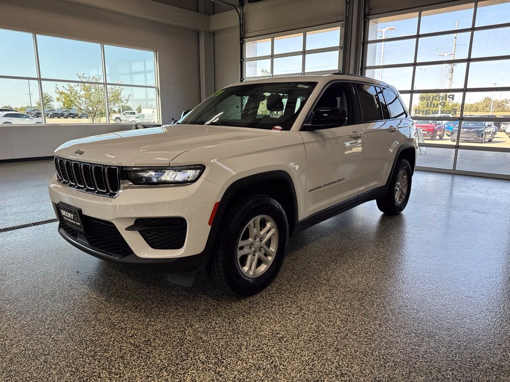 2023 Jeep Grand Cherokee Laredo 4x4