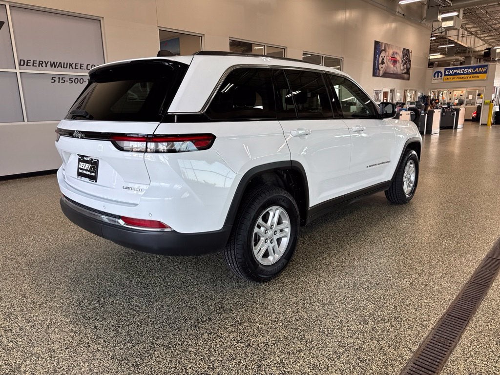 2023 Jeep Grand Cherokee Laredo 4x4