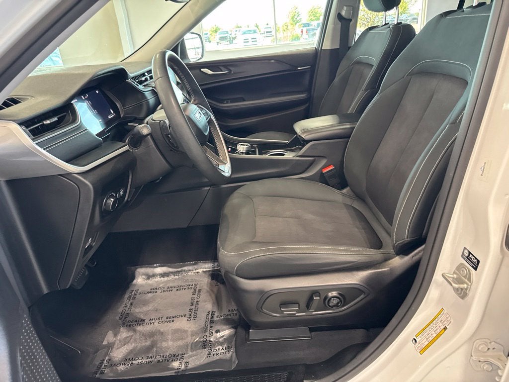 2023 Jeep Grand Cherokee Laredo 4x4