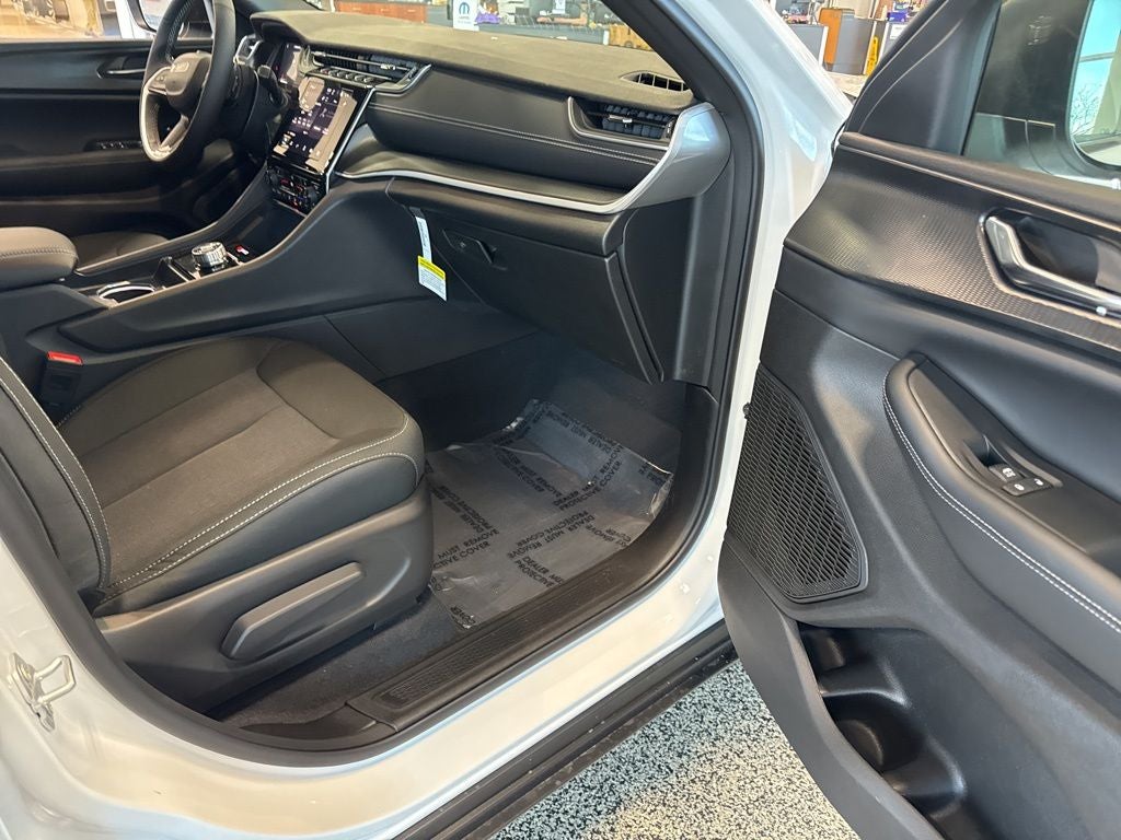 2026 Jeep Grand Cherokee GRAND CHEROKEE LAREDO X 4X4