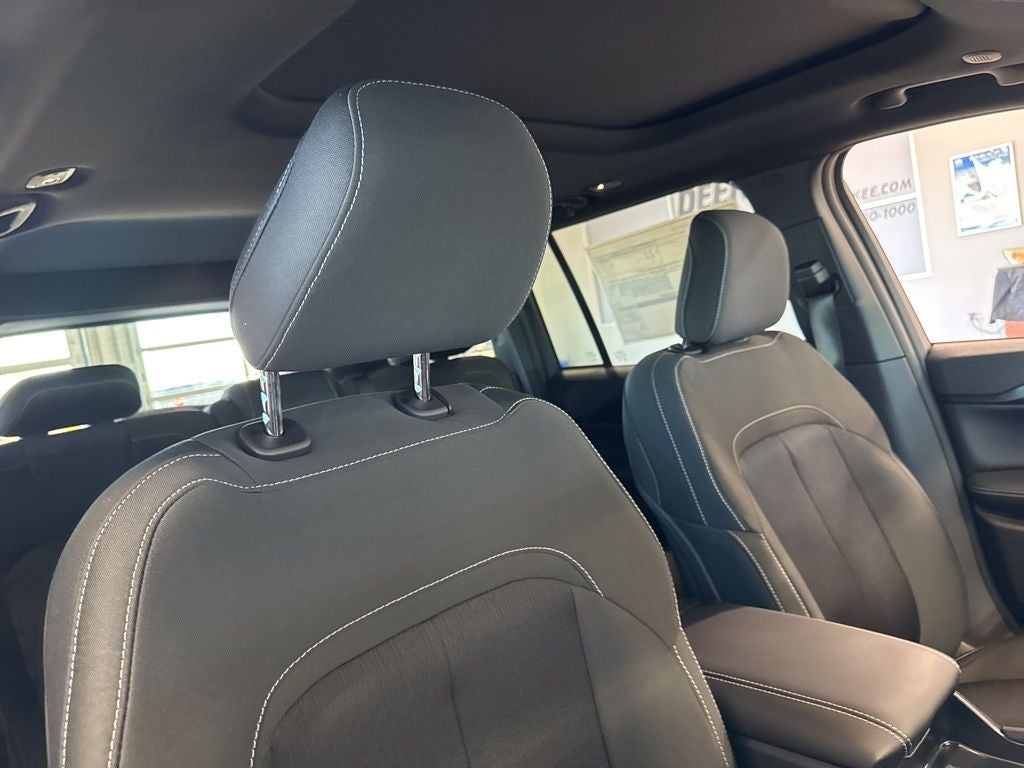 2026 Jeep Grand Cherokee GRAND CHEROKEE LAREDO X 4X4