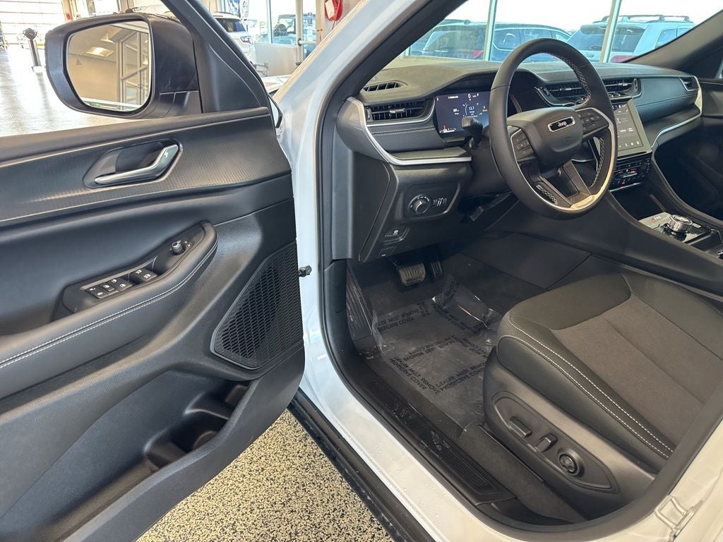 2026 Jeep Grand Cherokee GRAND CHEROKEE LAREDO X 4X4