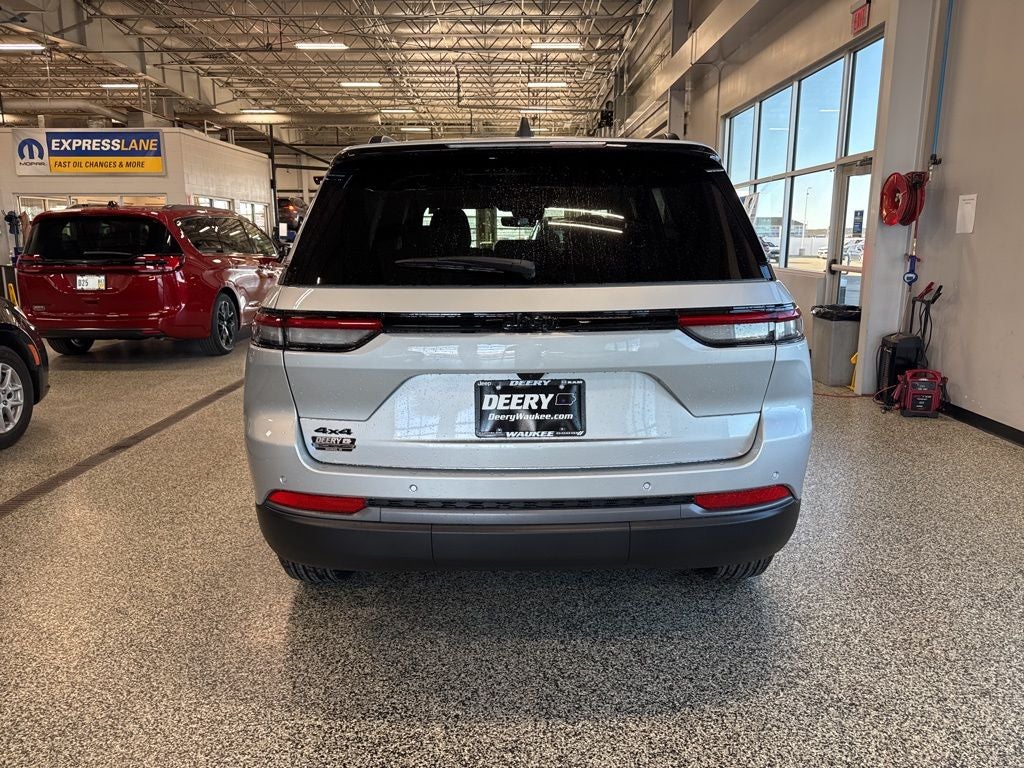 2026 Jeep Grand Cherokee GRAND CHEROKEE LAREDO ALTITUDE 4X4