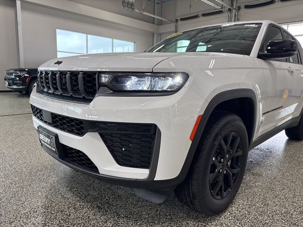 2026 Jeep Grand Cherokee GRAND CHEROKEE LAREDO ALTITUDE 4X4