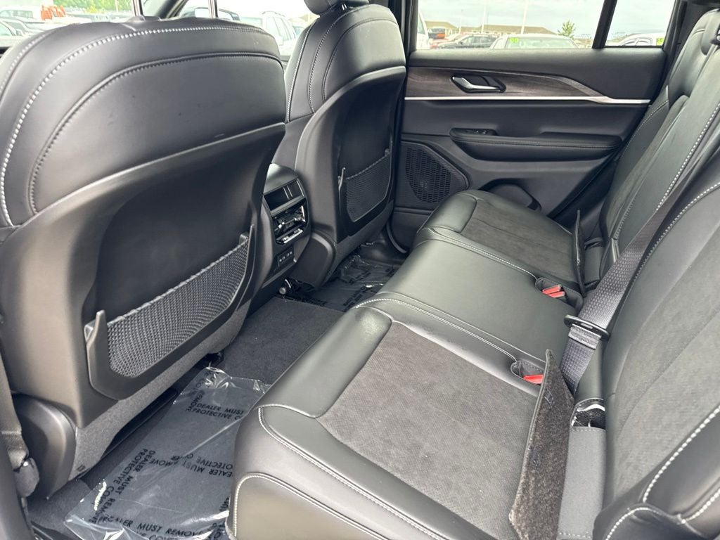 2027 Jeep Grand Cherokee GRAND CHEROKEE LAREDO ALTITUDE 4X4