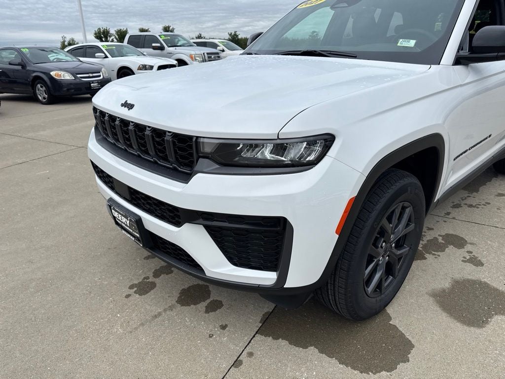2027 Jeep Grand Cherokee GRAND CHEROKEE LAREDO ALTITUDE 4X4