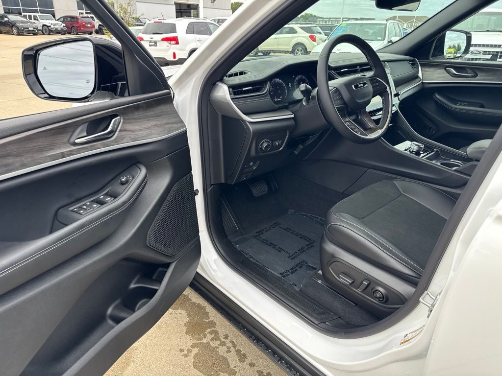 2027 Jeep Grand Cherokee GRAND CHEROKEE LAREDO ALTITUDE 4X4