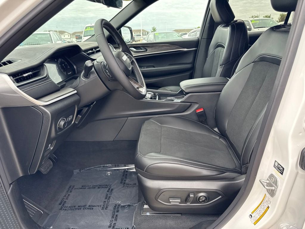 2027 Jeep Grand Cherokee GRAND CHEROKEE LAREDO ALTITUDE 4X4