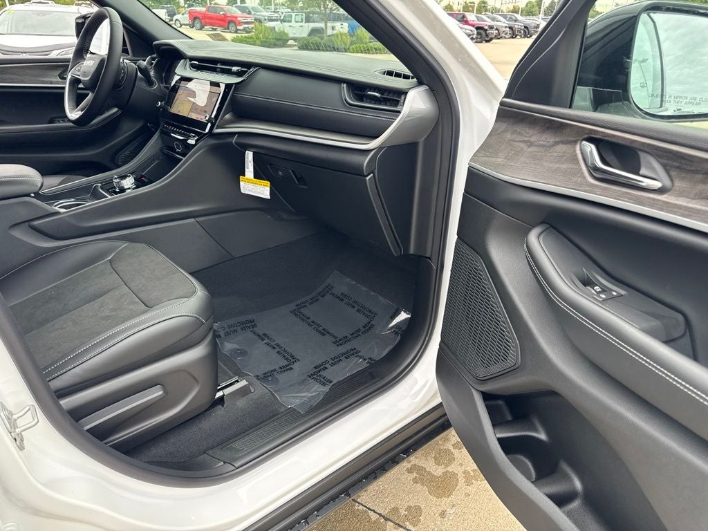 2027 Jeep Grand Cherokee GRAND CHEROKEE LAREDO ALTITUDE 4X4