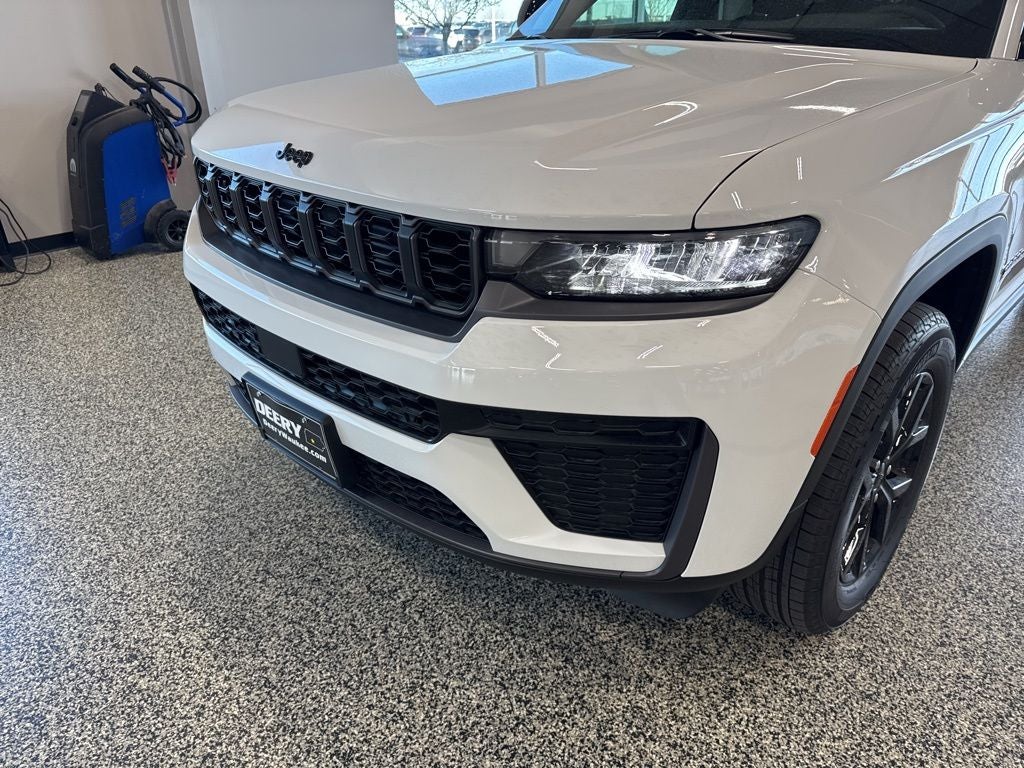 2026 Jeep Grand Cherokee GRAND CHEROKEE LAREDO ALTITUDE 4X4