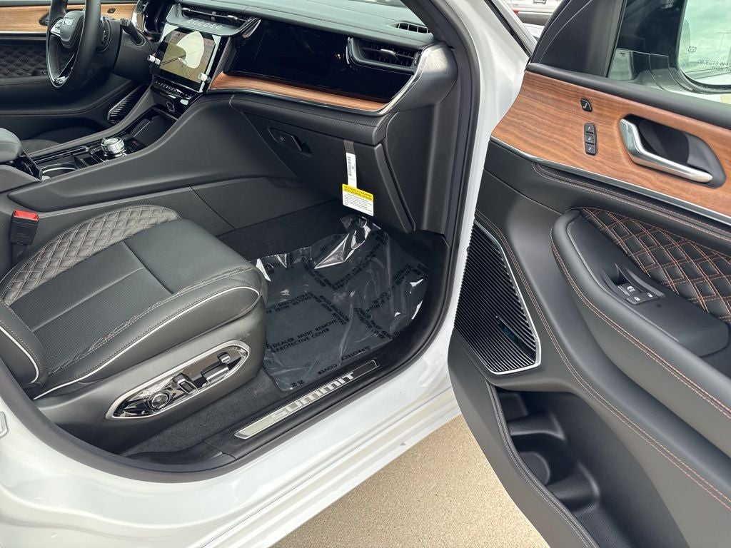 2026 Jeep Grand Cherokee GRAND CHEROKEE SUMMIT 4X4