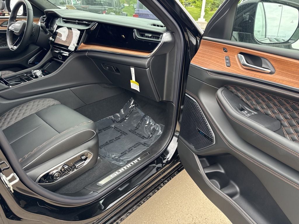 2026 Jeep Grand Cherokee GRAND CHEROKEE SUMMIT 4X4