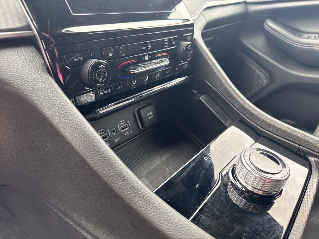 2025 Jeep Grand Cherokee L Laredo 4x4