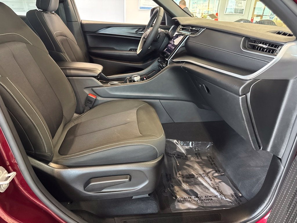 2025 Jeep Grand Cherokee L Laredo 4x4