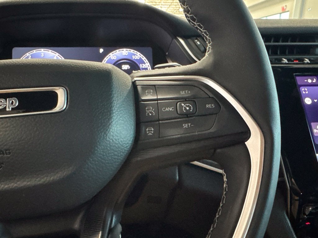 2025 Jeep Grand Cherokee L Laredo 4x4