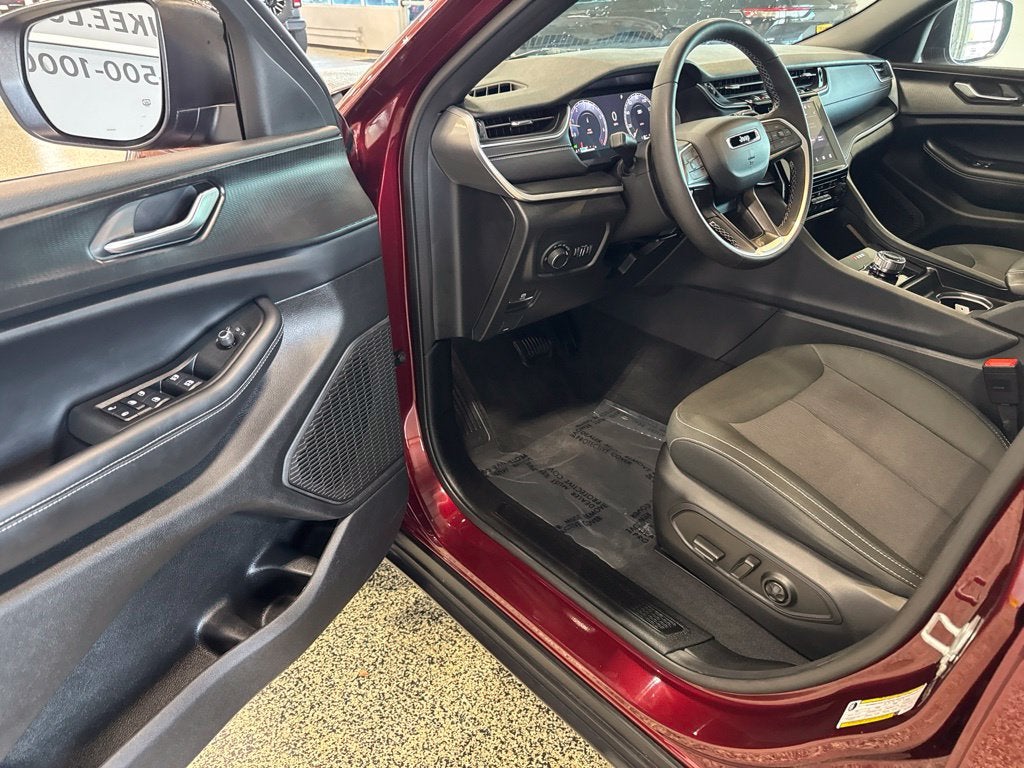 2025 Jeep Grand Cherokee L Laredo 4x4