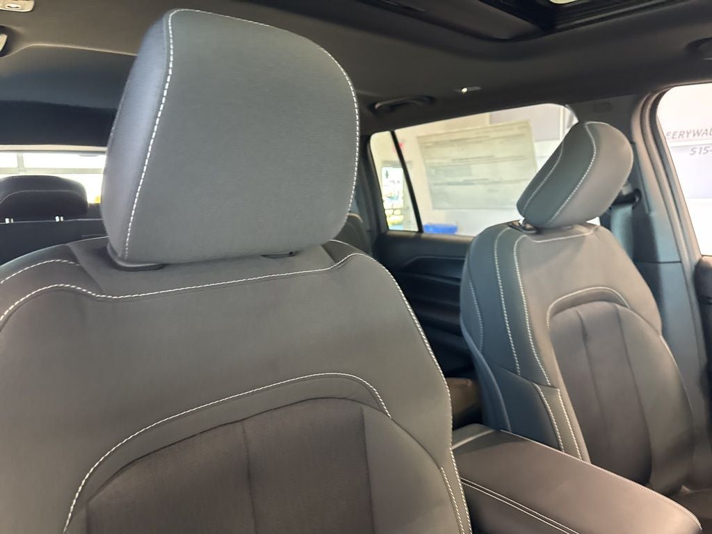 2026 Jeep Grand Cherokee GRAND CHEROKEE L LAREDO X 4X4